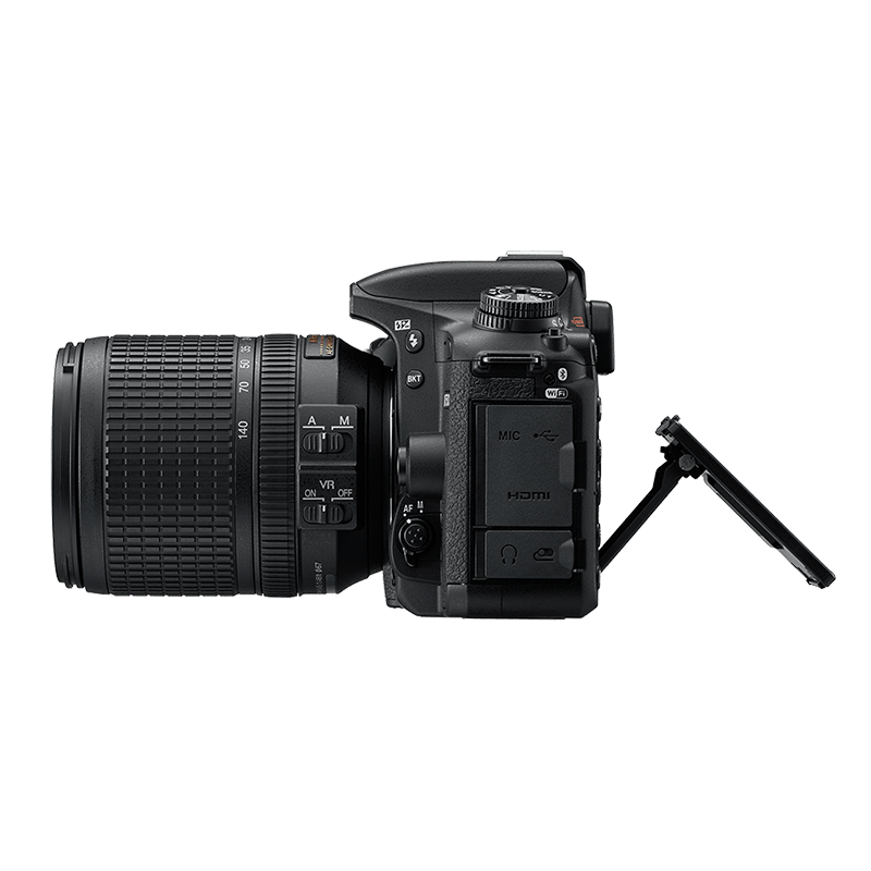 Nikon D7500 bocny pohlad s displejom